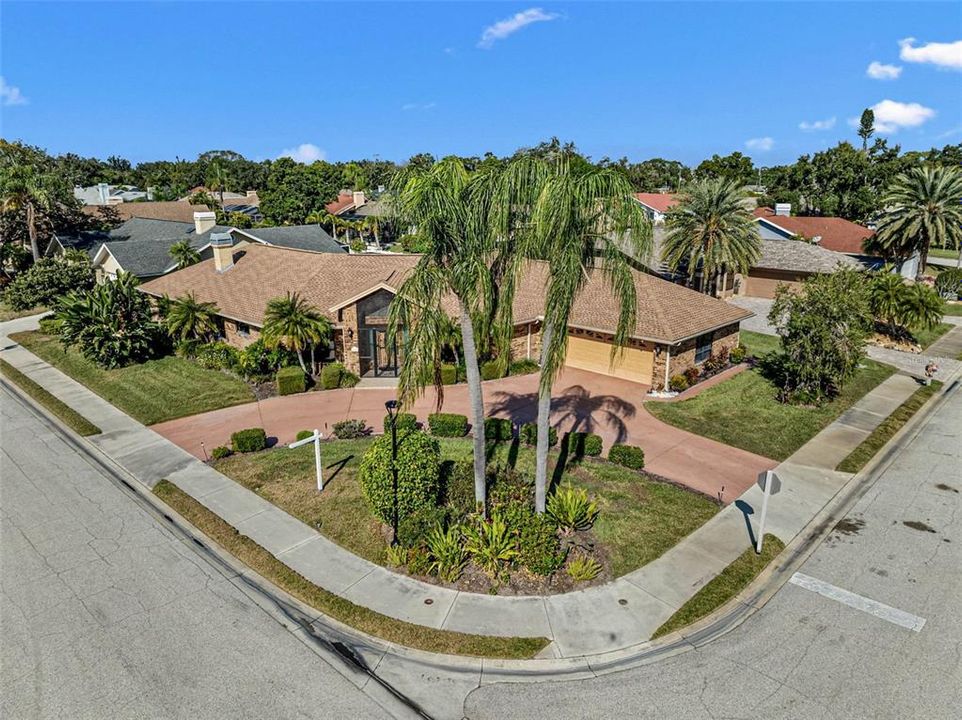 Activo con contrato: $565,000 (3 camas, 2 baños, 2540 Pies cuadrados)