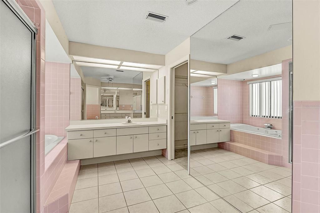 Activo con contrato: $565,000 (3 camas, 2 baños, 2540 Pies cuadrados)