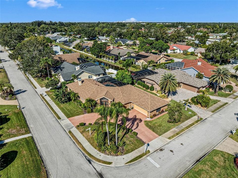 Activo con contrato: $565,000 (3 camas, 2 baños, 2540 Pies cuadrados)