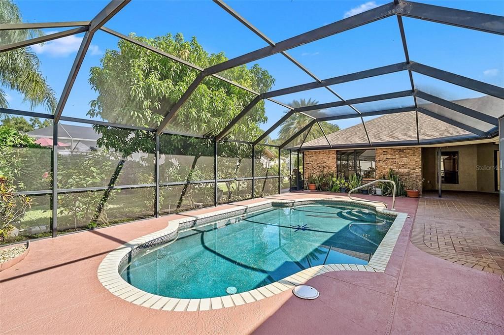 Activo con contrato: $565,000 (3 camas, 2 baños, 2540 Pies cuadrados)