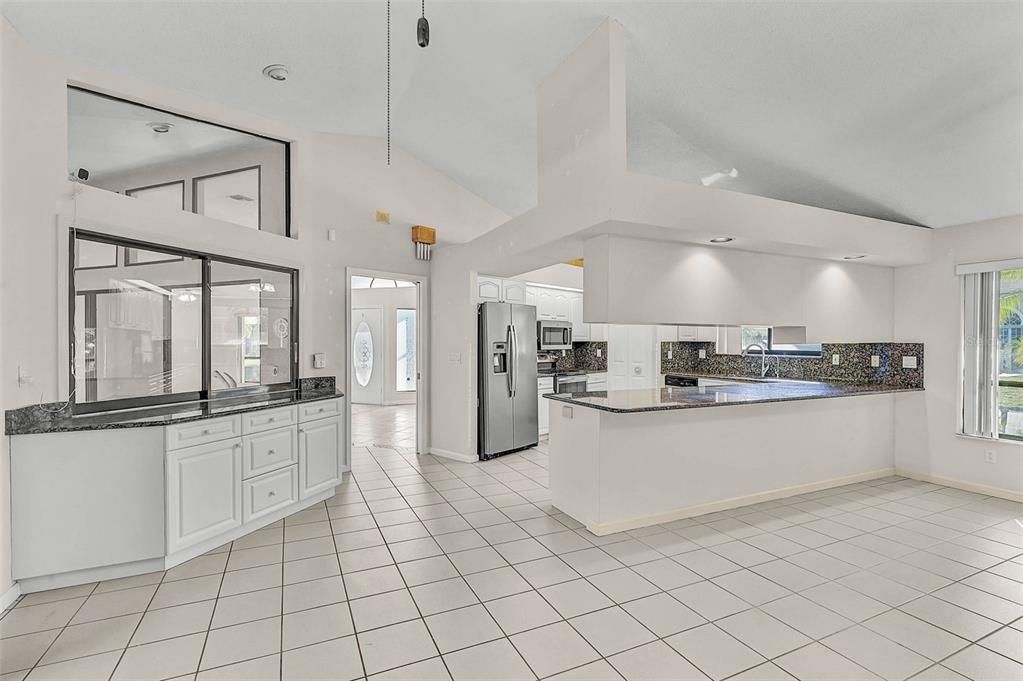 Activo con contrato: $565,000 (3 camas, 2 baños, 2540 Pies cuadrados)