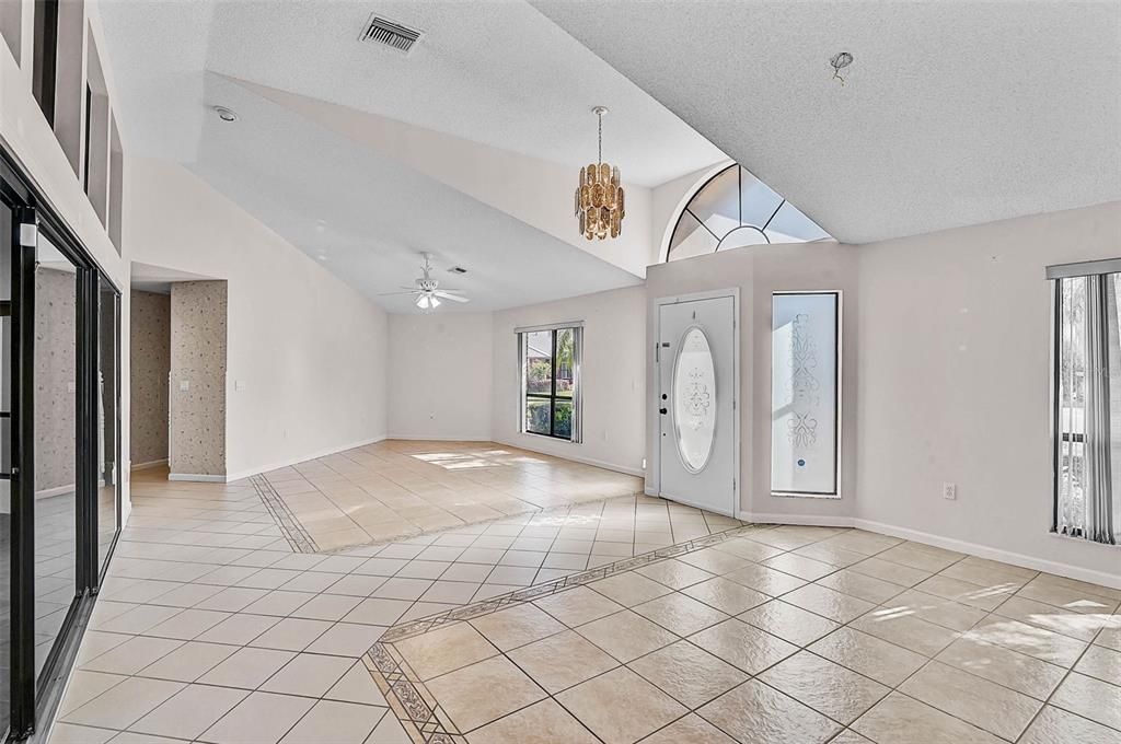 Activo con contrato: $565,000 (3 camas, 2 baños, 2540 Pies cuadrados)