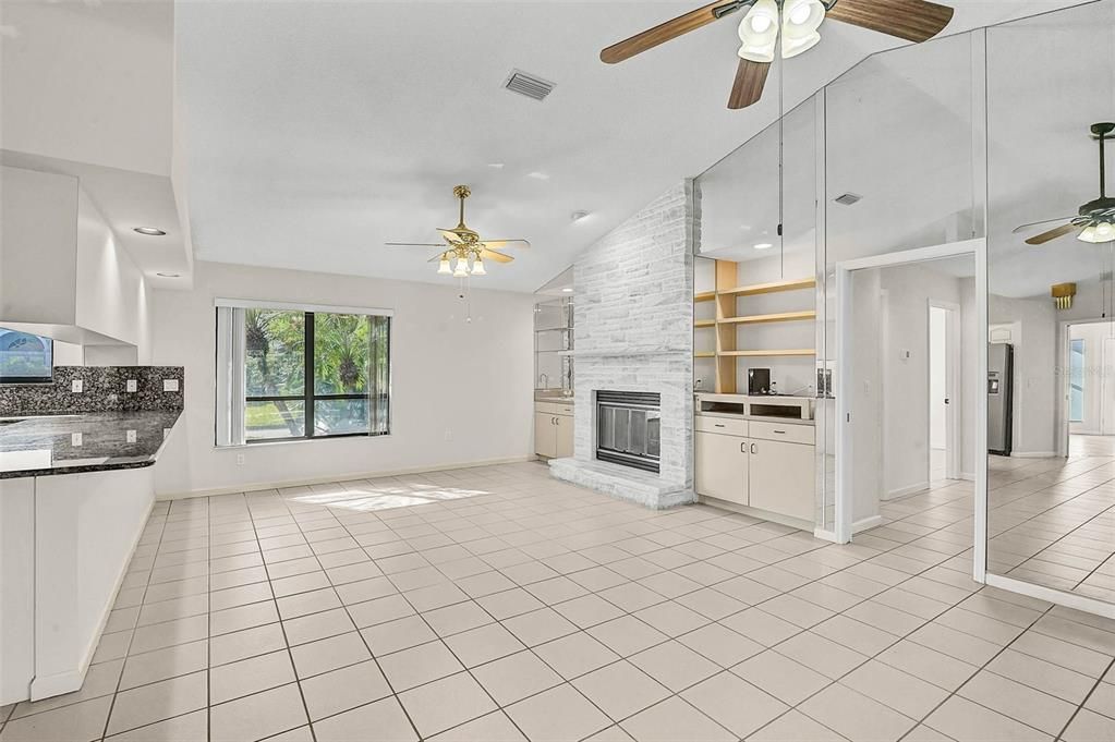 Activo con contrato: $565,000 (3 camas, 2 baños, 2540 Pies cuadrados)