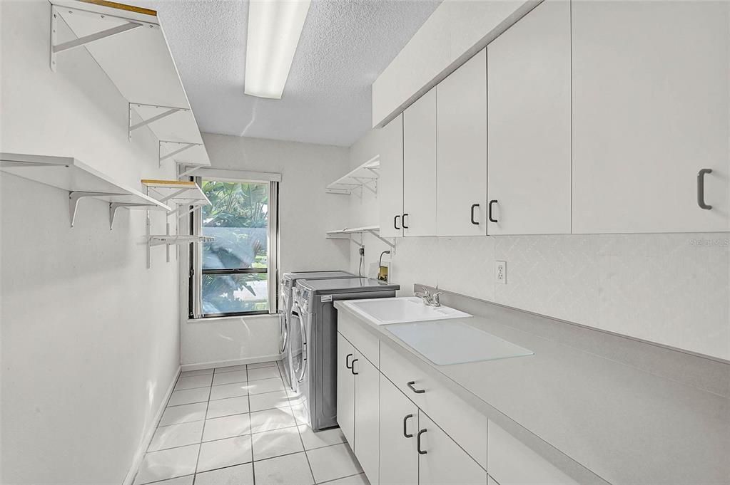 Activo con contrato: $565,000 (3 camas, 2 baños, 2540 Pies cuadrados)