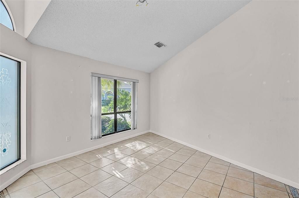 Activo con contrato: $565,000 (3 camas, 2 baños, 2540 Pies cuadrados)