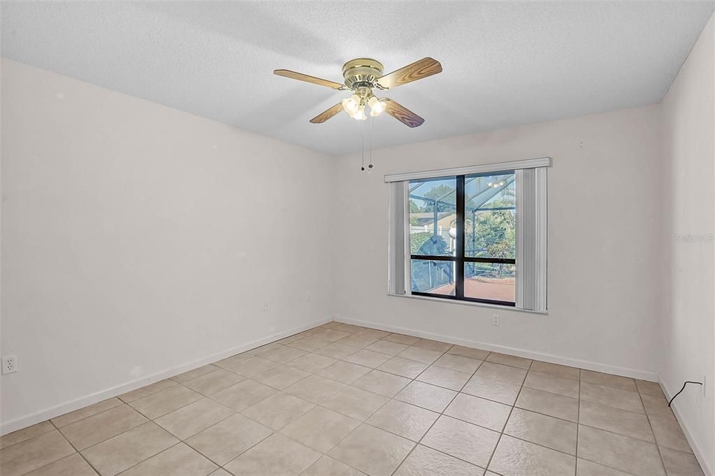 Activo con contrato: $565,000 (3 camas, 2 baños, 2540 Pies cuadrados)