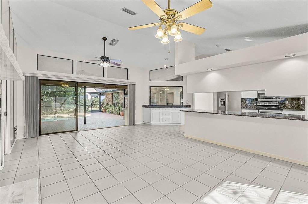 Activo con contrato: $565,000 (3 camas, 2 baños, 2540 Pies cuadrados)