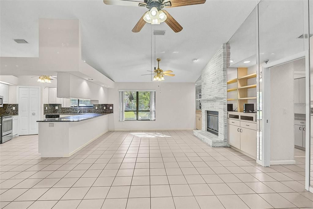 Activo con contrato: $565,000 (3 camas, 2 baños, 2540 Pies cuadrados)