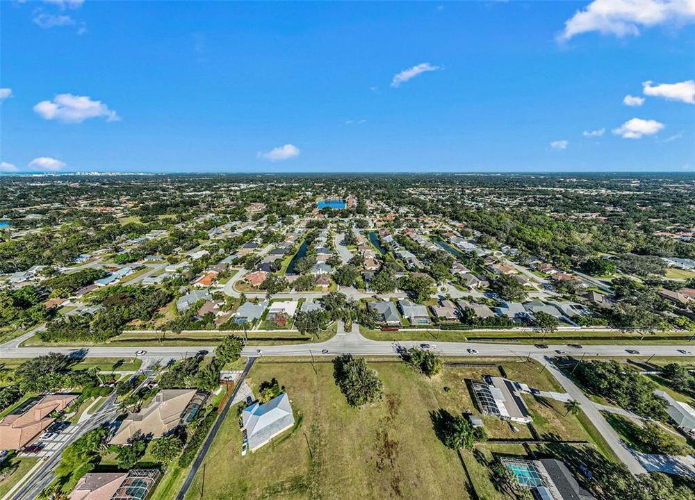 Activo con contrato: $565,000 (3 camas, 2 baños, 2540 Pies cuadrados)