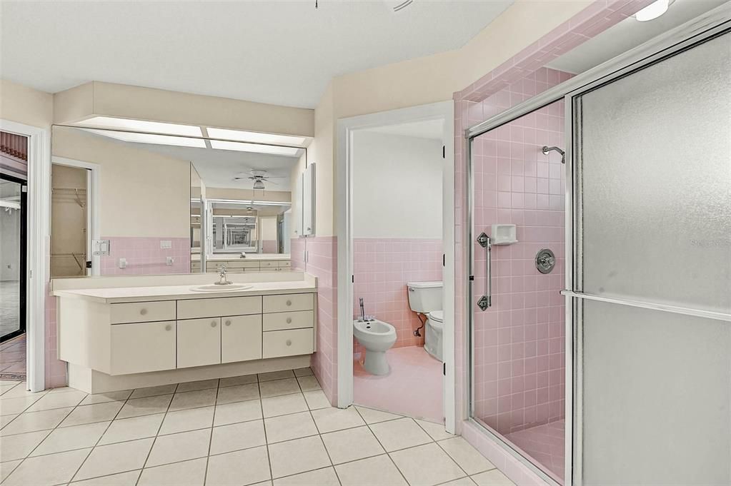 Activo con contrato: $565,000 (3 camas, 2 baños, 2540 Pies cuadrados)