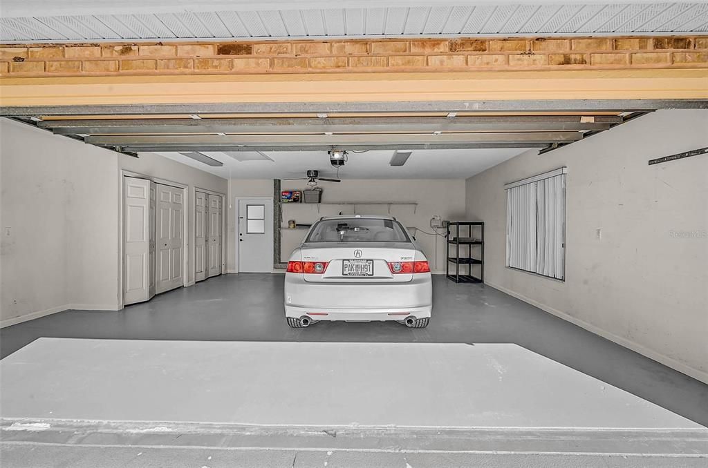 Activo con contrato: $565,000 (3 camas, 2 baños, 2540 Pies cuadrados)