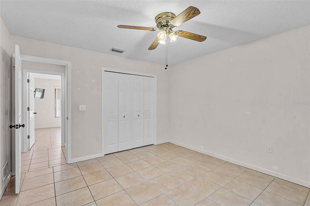 Activo con contrato: $565,000 (3 camas, 2 baños, 2540 Pies cuadrados)