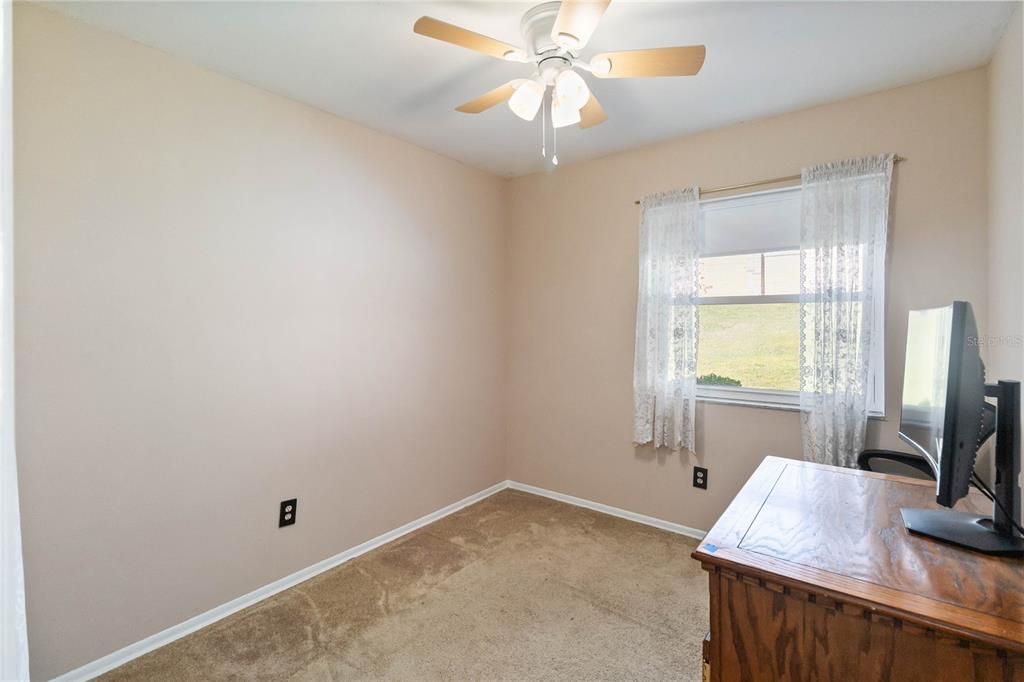 合同活跃: $300,000 (3 贝兹, 2 浴室, 1216 平方英尺)