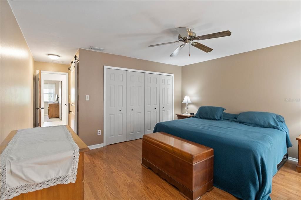 合同活跃: $300,000 (3 贝兹, 2 浴室, 1216 平方英尺)