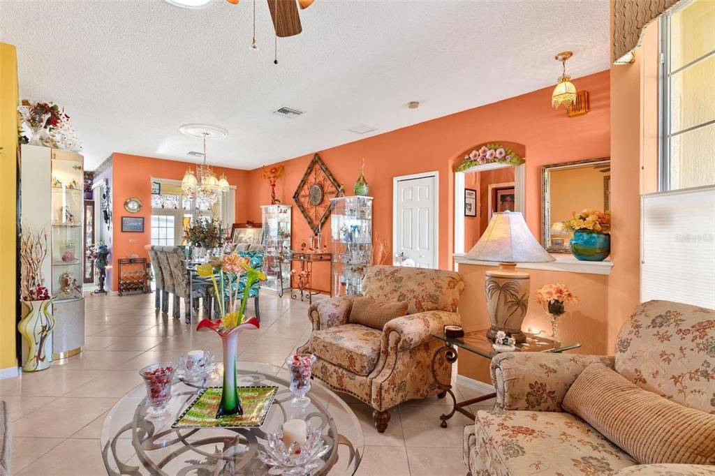 En Venta: $349,900 (3 camas, 2 baños, 2111 Pies cuadrados)