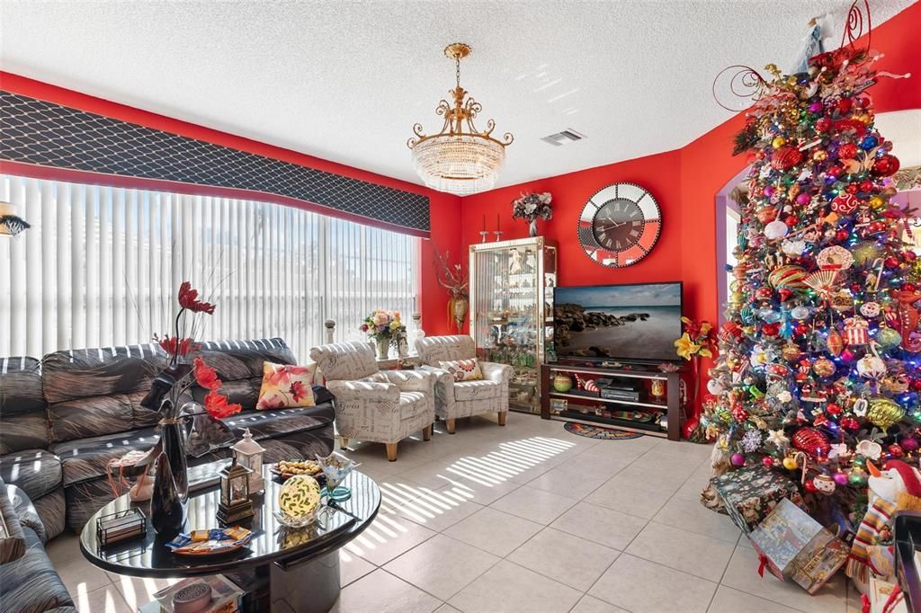 En Venta: $349,900 (3 camas, 2 baños, 2111 Pies cuadrados)