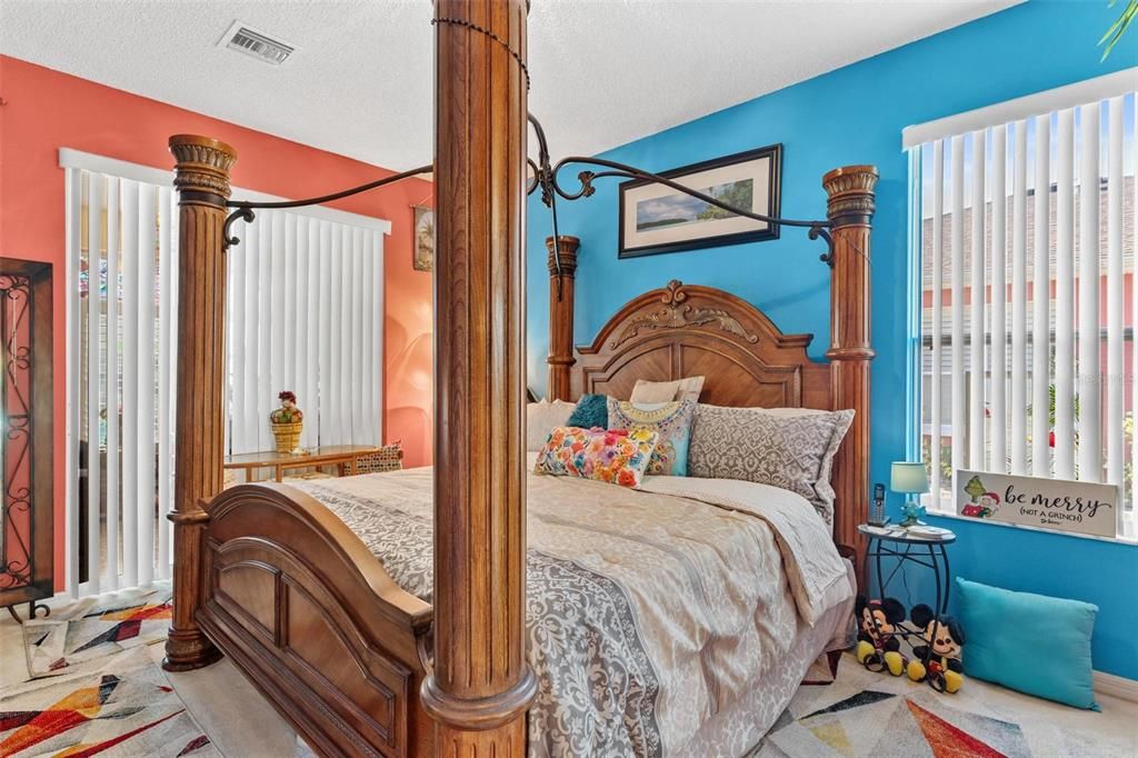 En Venta: $349,900 (3 camas, 2 baños, 2111 Pies cuadrados)