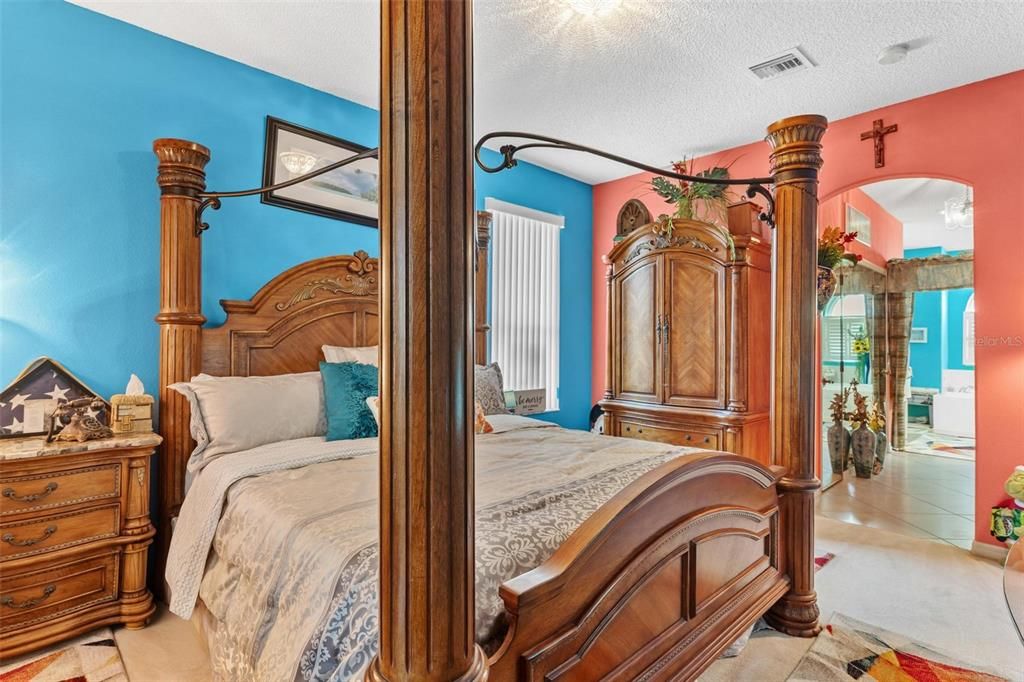 En Venta: $349,900 (3 camas, 2 baños, 2111 Pies cuadrados)