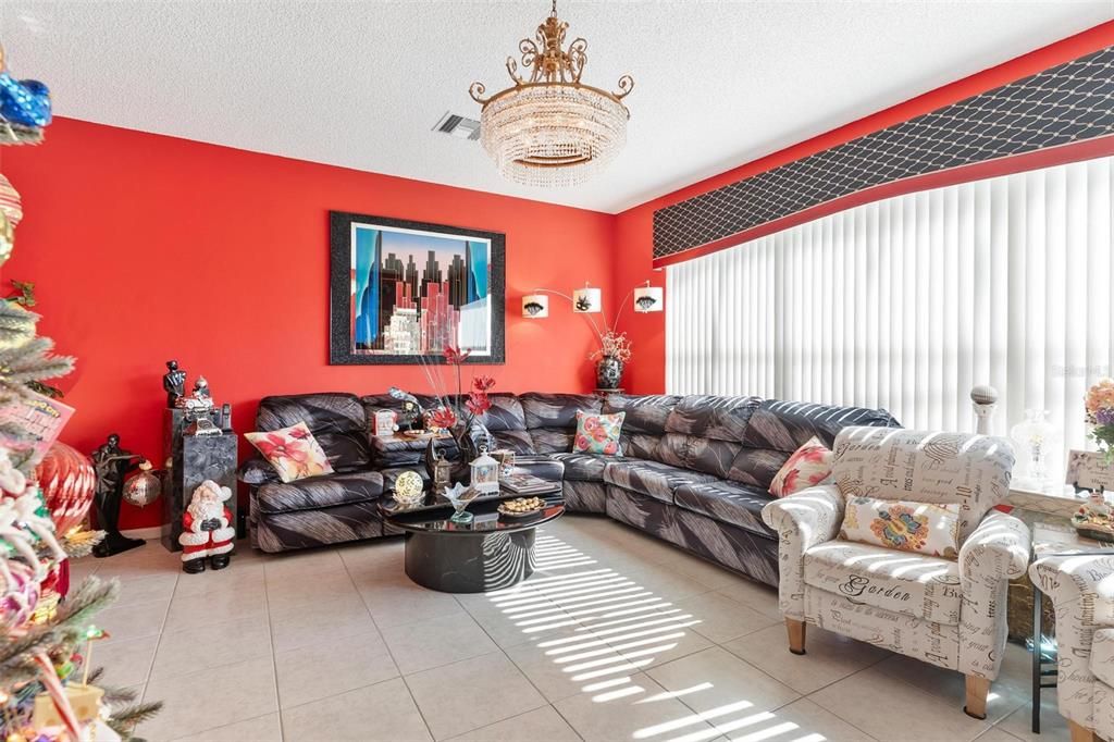 En Venta: $349,900 (3 camas, 2 baños, 2111 Pies cuadrados)