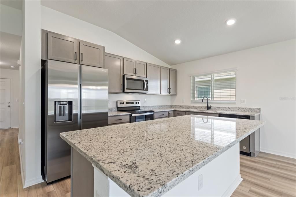 For Rent: $1,895 (4 beds, 2 baths, 1707 Square Feet)