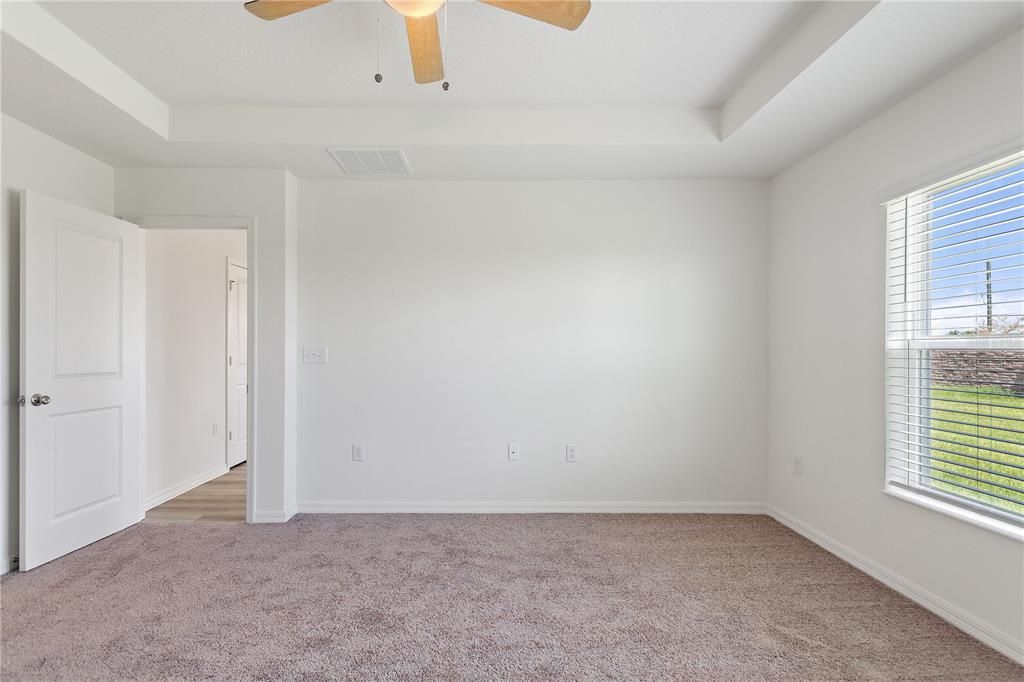 For Rent: $1,895 (4 beds, 2 baths, 1707 Square Feet)