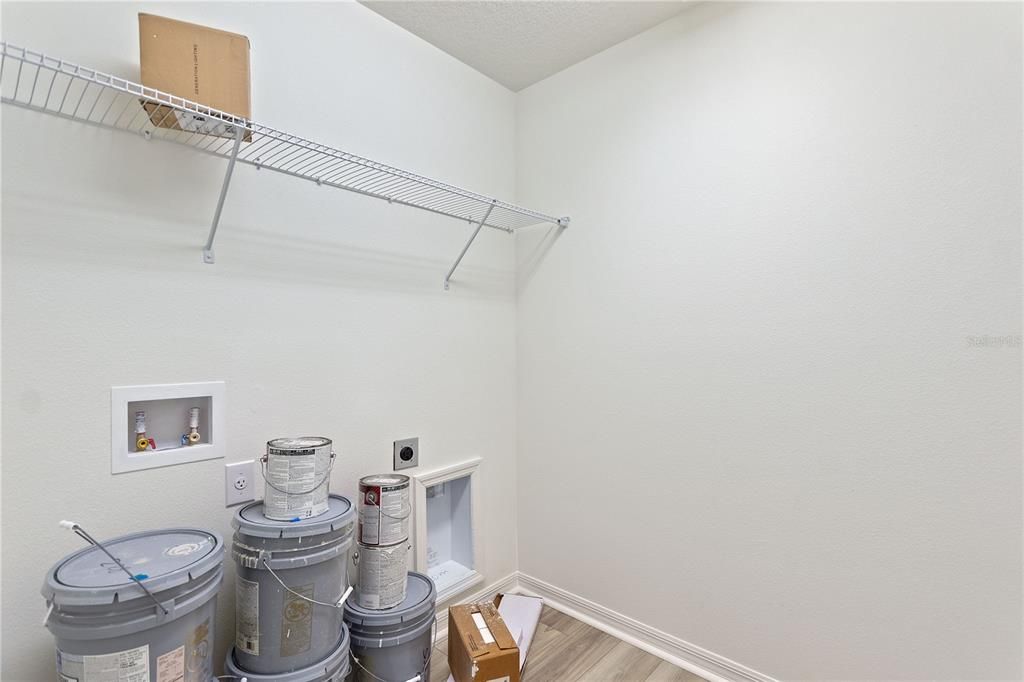 For Rent: $1,895 (4 beds, 2 baths, 1707 Square Feet)