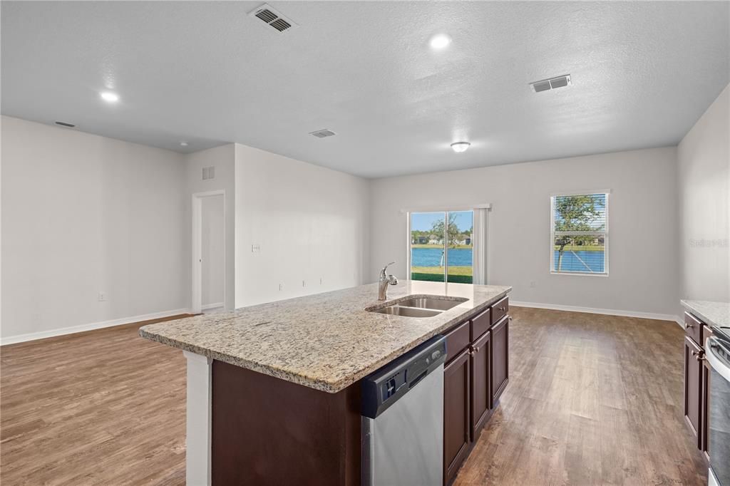 For Sale: $345,000 (3 beds, 2 baths, 1643 Square Feet)