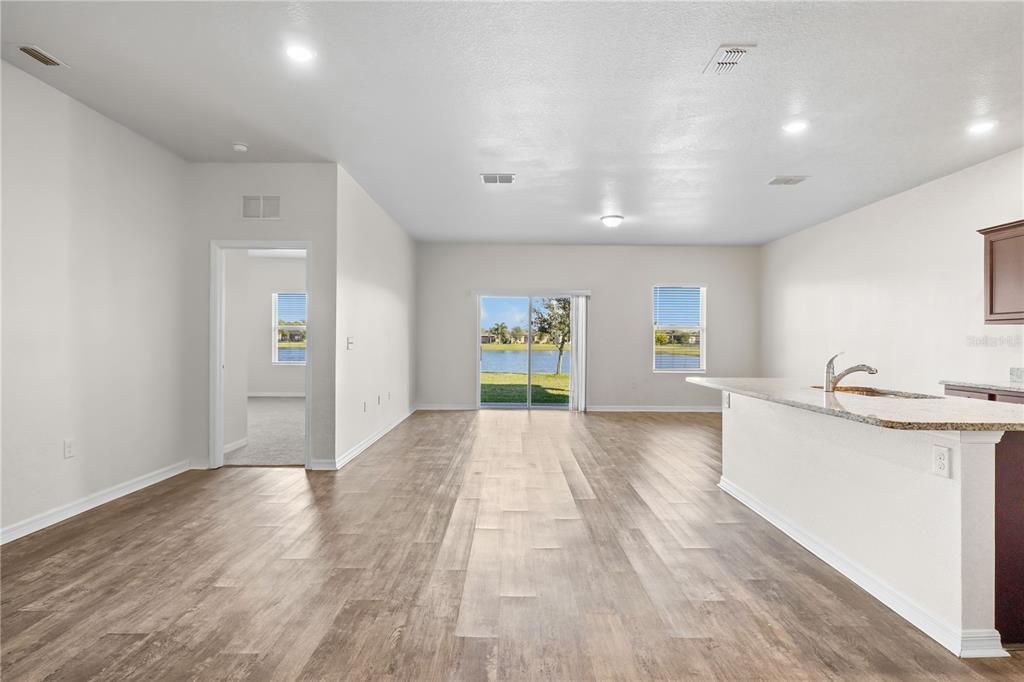 For Sale: $345,000 (3 beds, 2 baths, 1643 Square Feet)