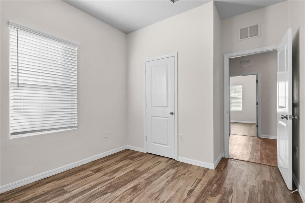 For Sale: $345,000 (3 beds, 2 baths, 1643 Square Feet)