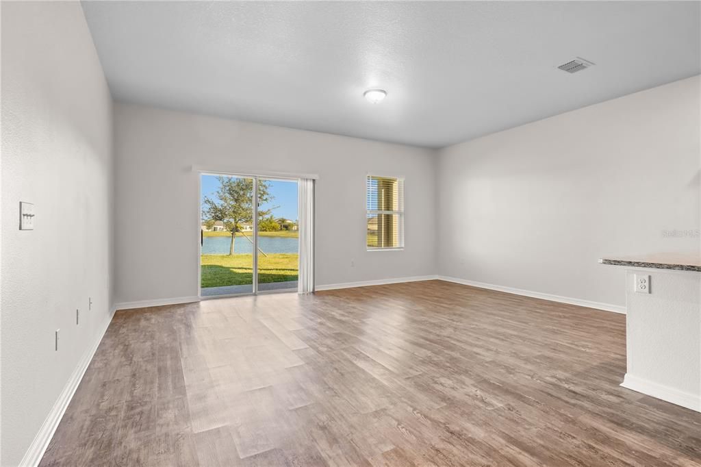 For Sale: $345,000 (3 beds, 2 baths, 1643 Square Feet)