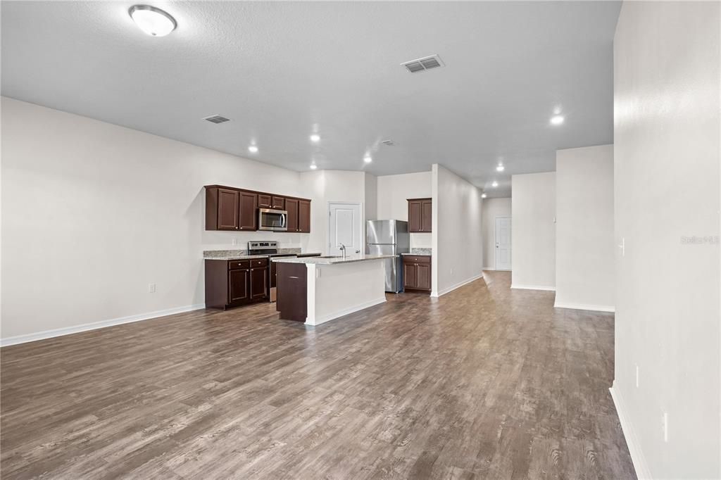 For Sale: $345,000 (3 beds, 2 baths, 1643 Square Feet)