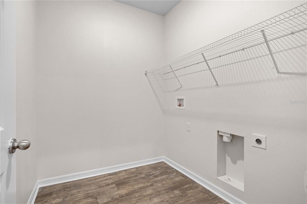 For Sale: $345,000 (3 beds, 2 baths, 1643 Square Feet)