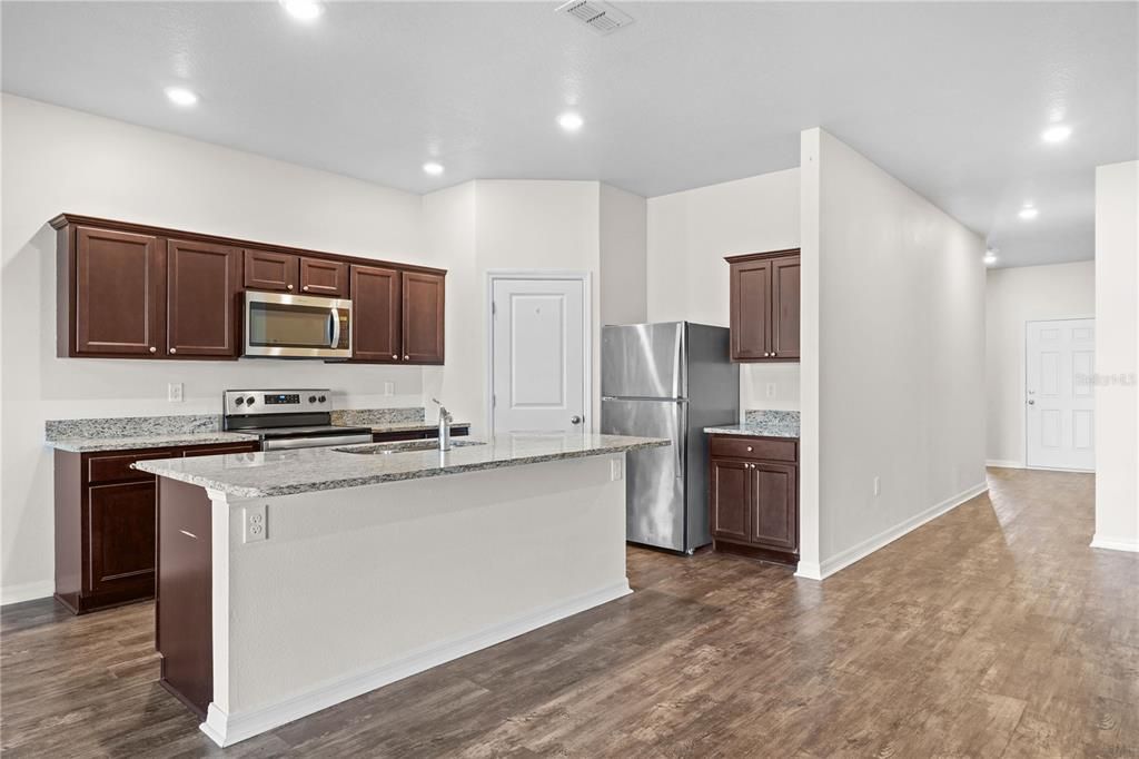 For Sale: $345,000 (3 beds, 2 baths, 1643 Square Feet)