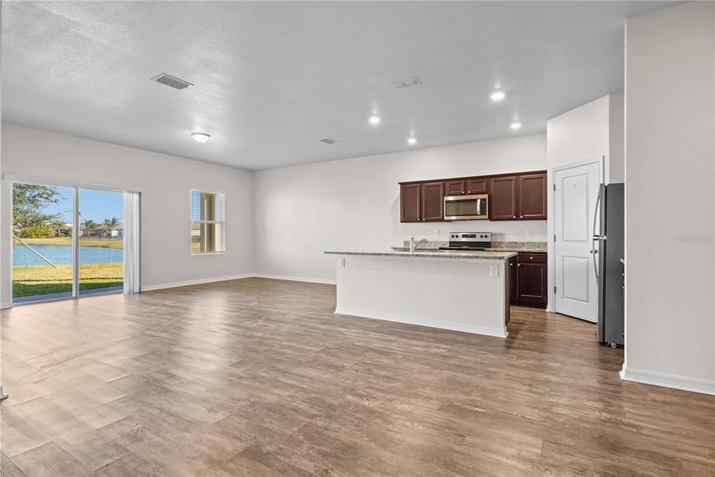 For Sale: $345,000 (3 beds, 2 baths, 1643 Square Feet)