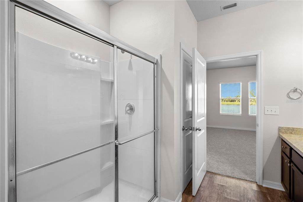 For Sale: $345,000 (3 beds, 2 baths, 1643 Square Feet)