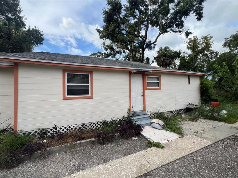Active With Contract: $165,000 (4 beds, 2 baths, 970 Square Feet)