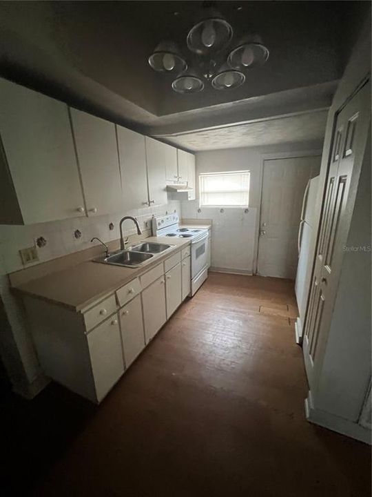 Active With Contract: $165,000 (4 beds, 2 baths, 970 Square Feet)