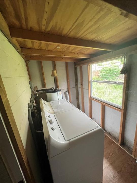 Active With Contract: $165,000 (4 beds, 2 baths, 970 Square Feet)