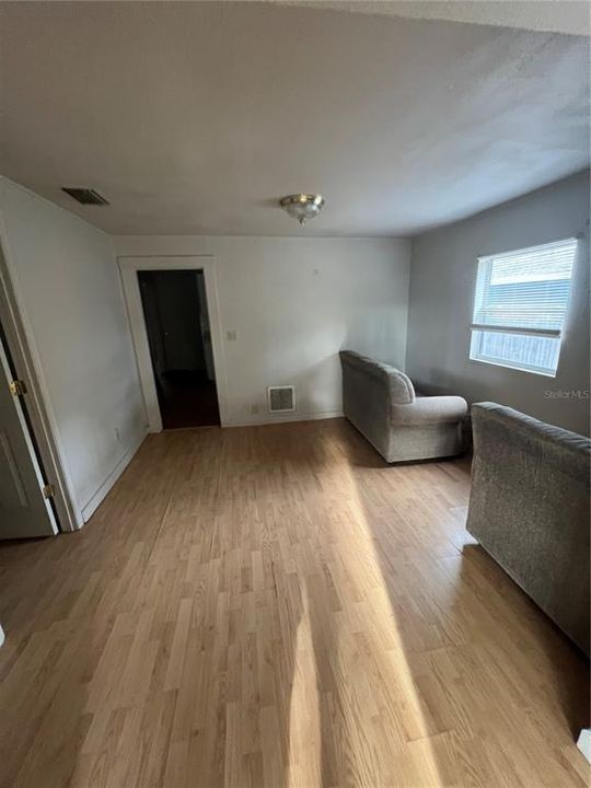 Active With Contract: $165,000 (4 beds, 2 baths, 970 Square Feet)