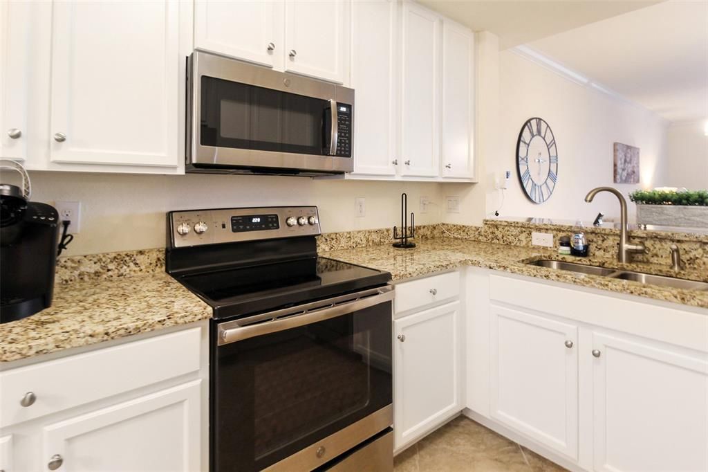 For Rent: $4,000 (2 beds, 2 baths, 1329 Square Feet)