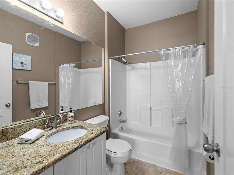 待售: $259,900 (2 贝兹, 2 浴室, 1230 平方英尺)