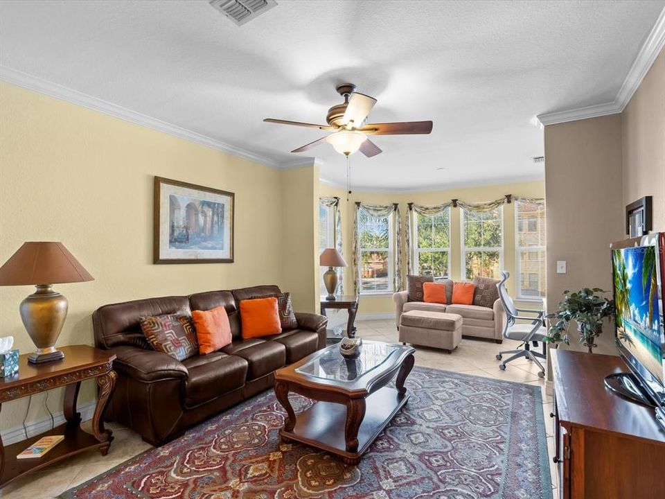 待售: $259,900 (2 贝兹, 2 浴室, 1230 平方英尺)