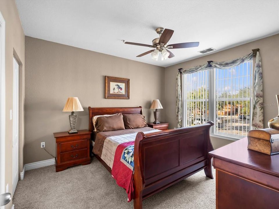 待售: $259,900 (2 贝兹, 2 浴室, 1230 平方英尺)