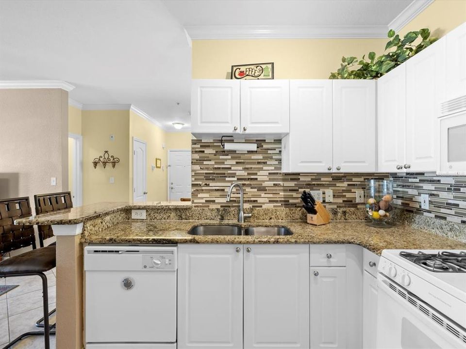 待售: $259,900 (2 贝兹, 2 浴室, 1230 平方英尺)