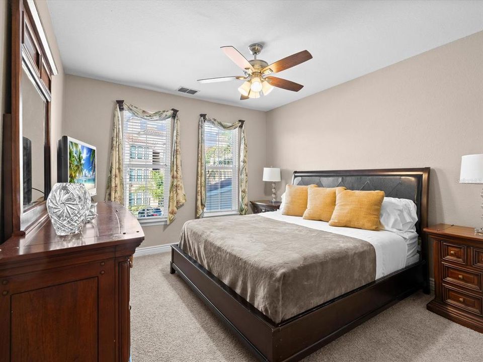 待售: $259,900 (2 贝兹, 2 浴室, 1230 平方英尺)