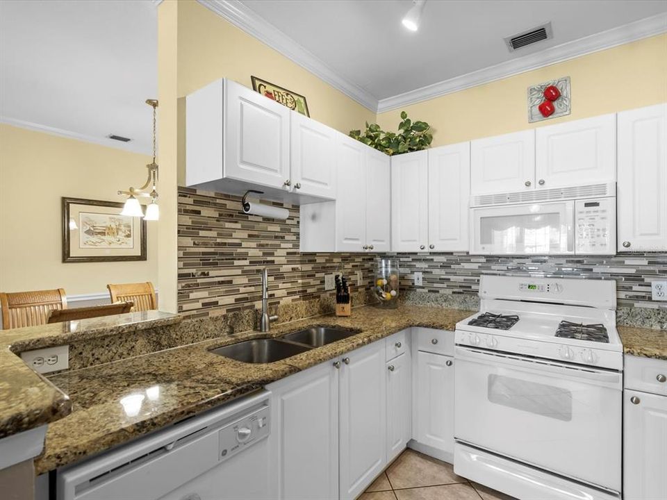 待售: $259,900 (2 贝兹, 2 浴室, 1230 平方英尺)