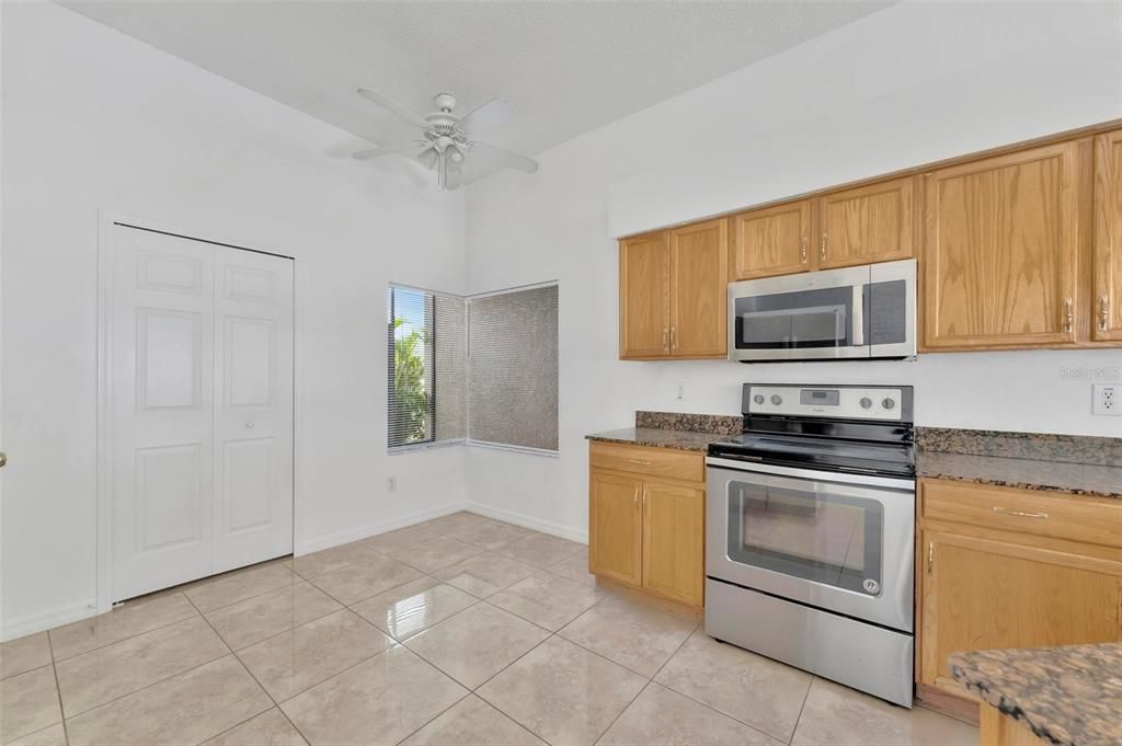 For Rent: $2,400 (4 beds, 2 baths, 1544 Square Feet)