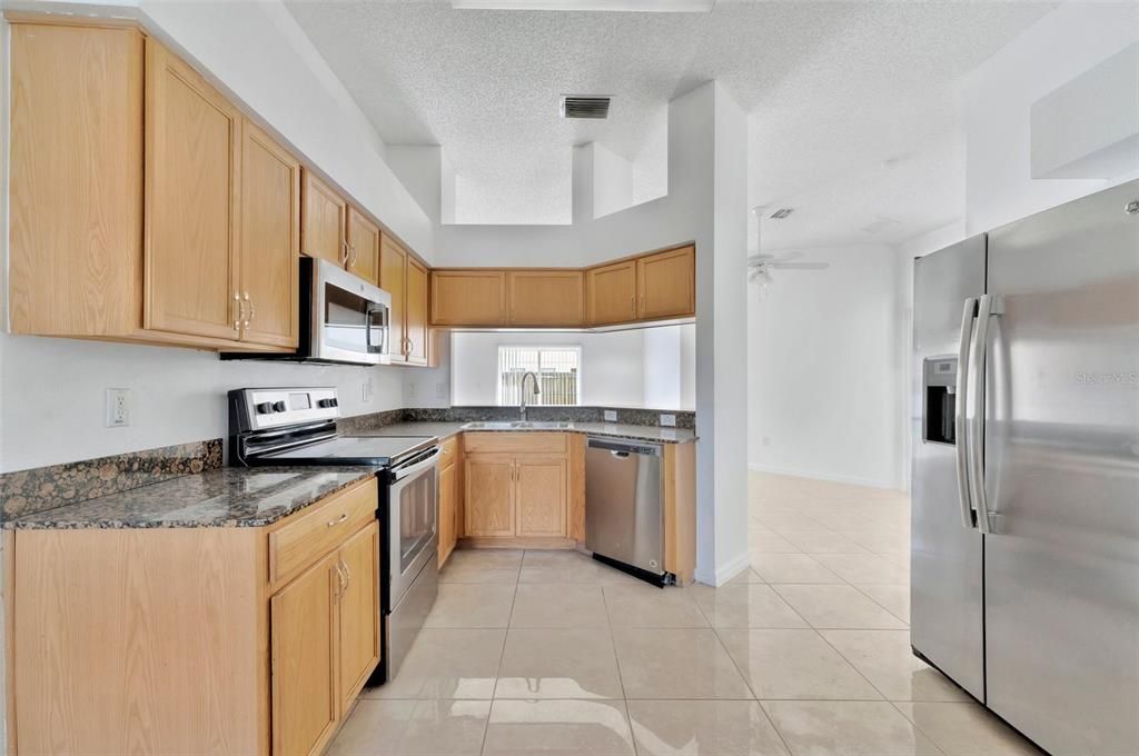 For Rent: $2,400 (4 beds, 2 baths, 1544 Square Feet)