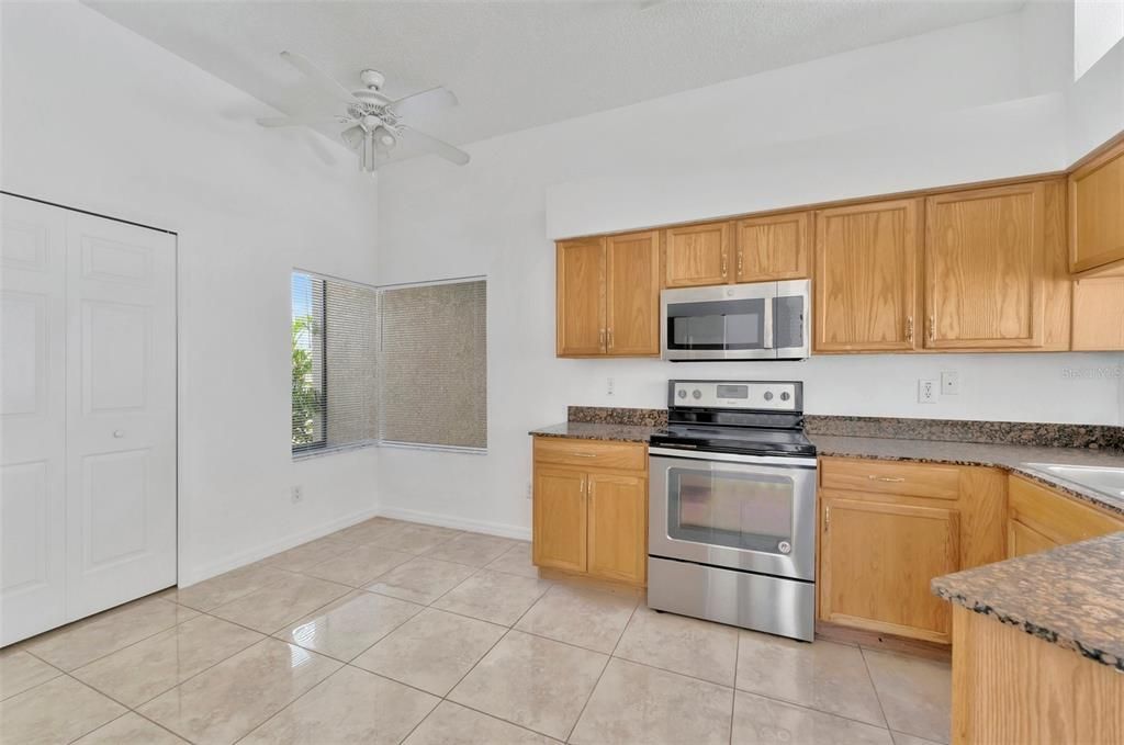 For Rent: $2,400 (4 beds, 2 baths, 1544 Square Feet)