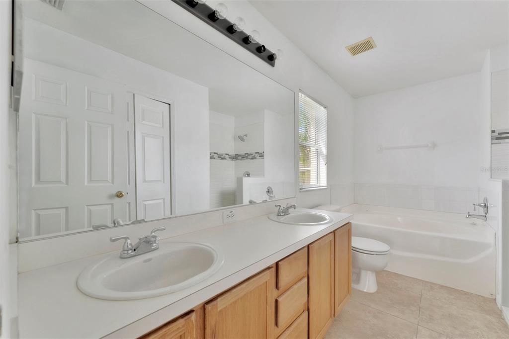 For Rent: $2,400 (4 beds, 2 baths, 1544 Square Feet)